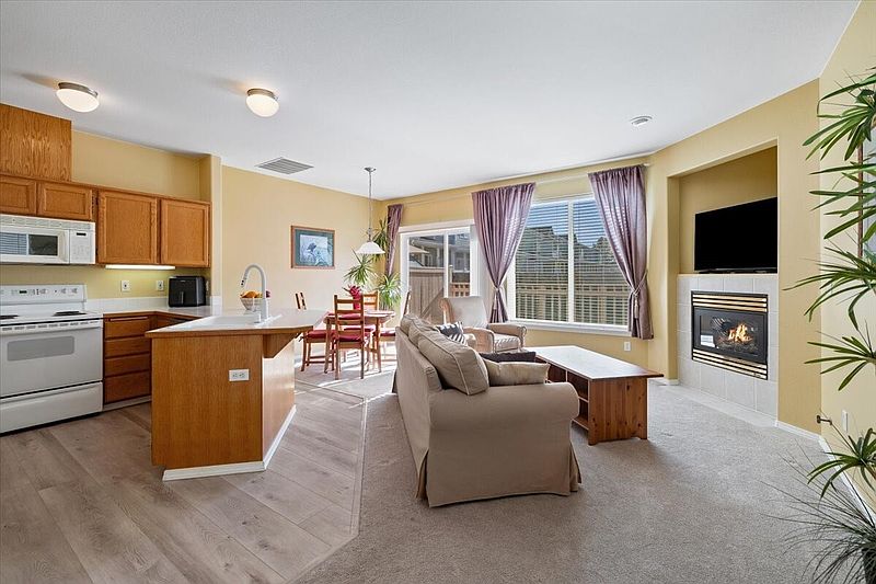 4th image of 2755 Comet Street