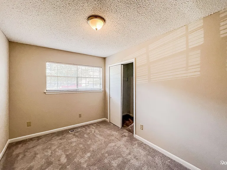 2539 Daly Dr — Photo 12