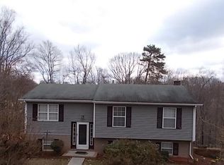 1603 Roundabout Rd, Martinsville, VA 24112