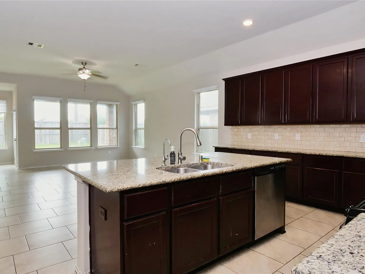 4 bed, 3.0 bath, 2317 sqft, $2,190 — Photo 2