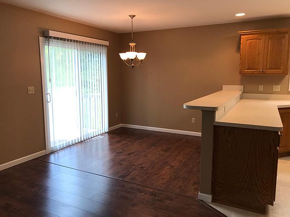 5th image of 487 Sparrow Way #C