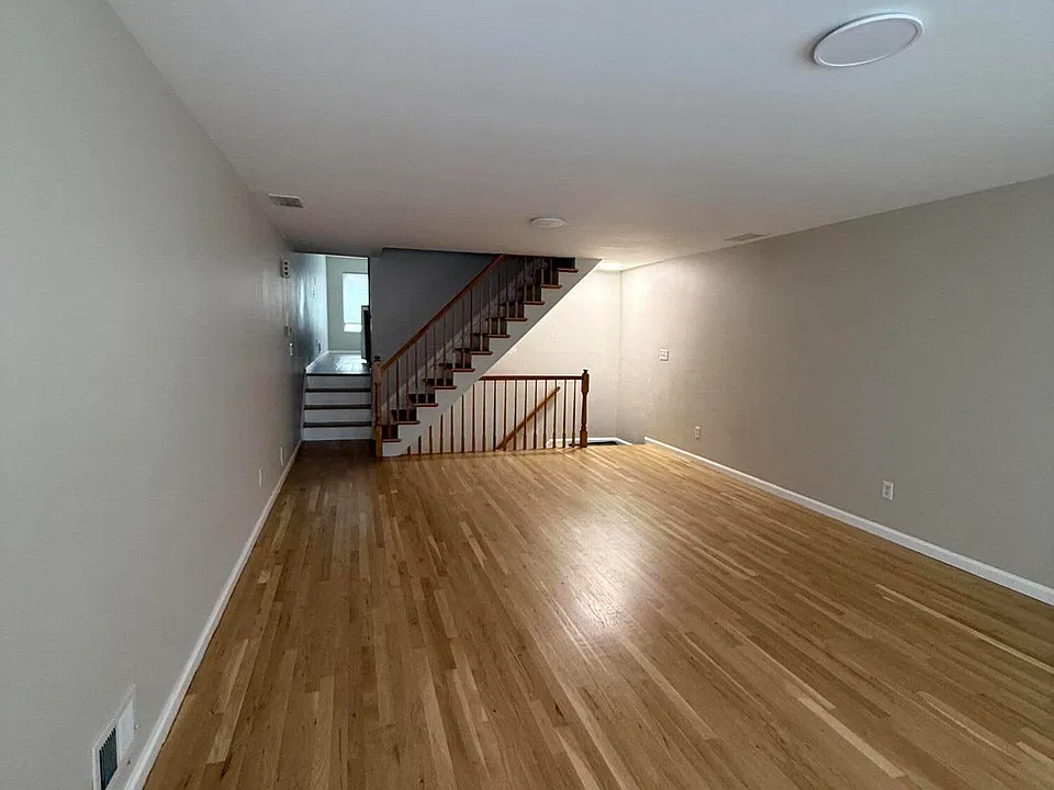 214 Essex Dr #2