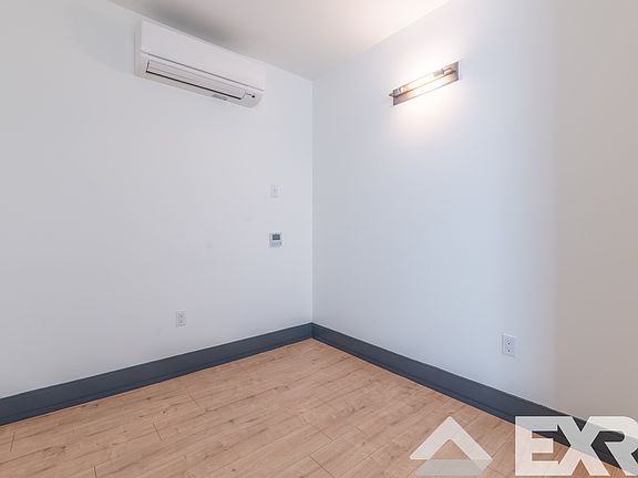 4th image of 10 Montieth St #139EE
