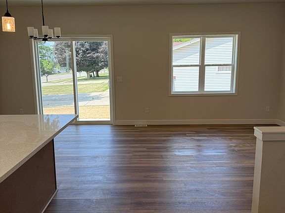 3rd image of 646 S Marion Ave #646