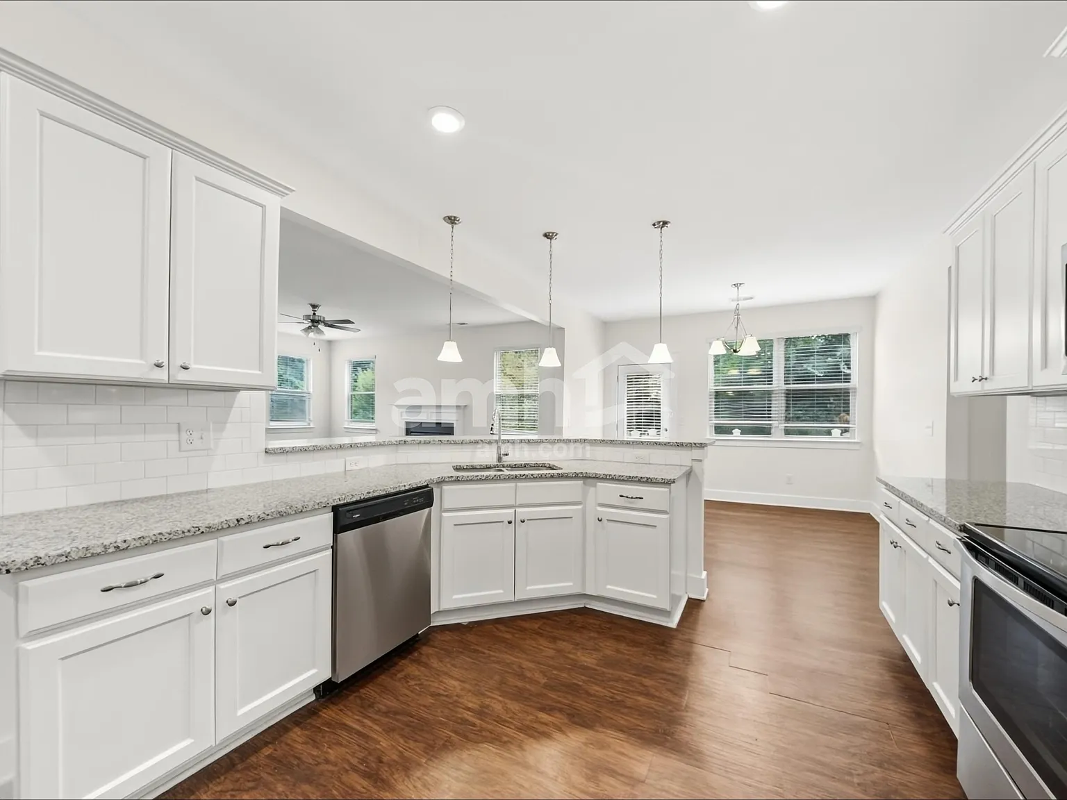 4 bed, 3.0 bath, 2814 sqft, $3,195 — Photo 4