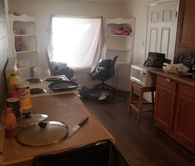 871 Egbert St — Photo 3