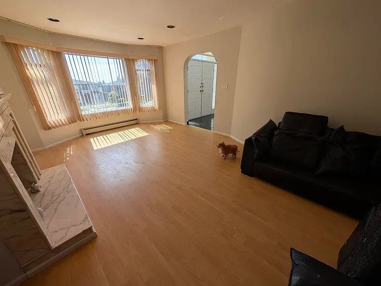 7 Thornhill Dr — Photo 3