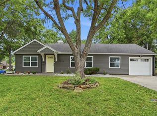 7816 Booth Dr, Prairie Village, KS 66208