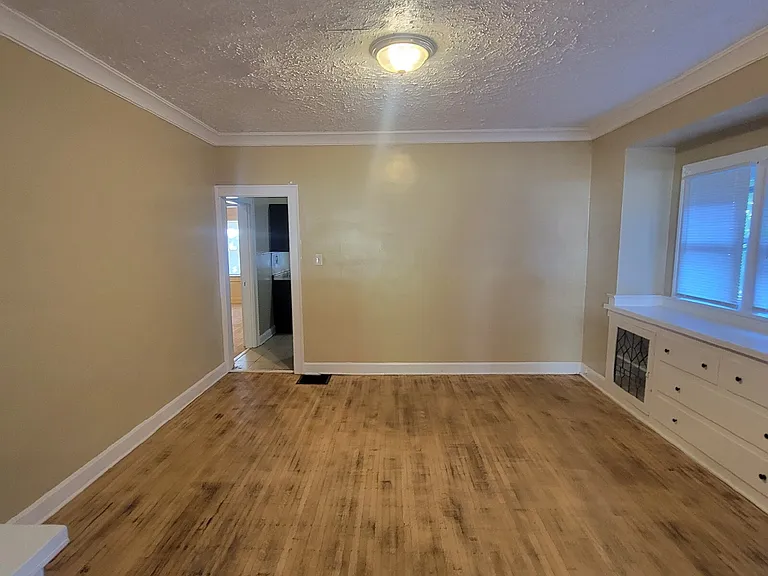 3929 N Kenwood Ave — Photo 2
