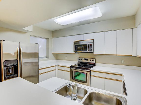 4th image of 4202 Fairway Dr N #4202