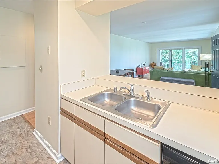 16 Hudson Point Ln — Photo 11