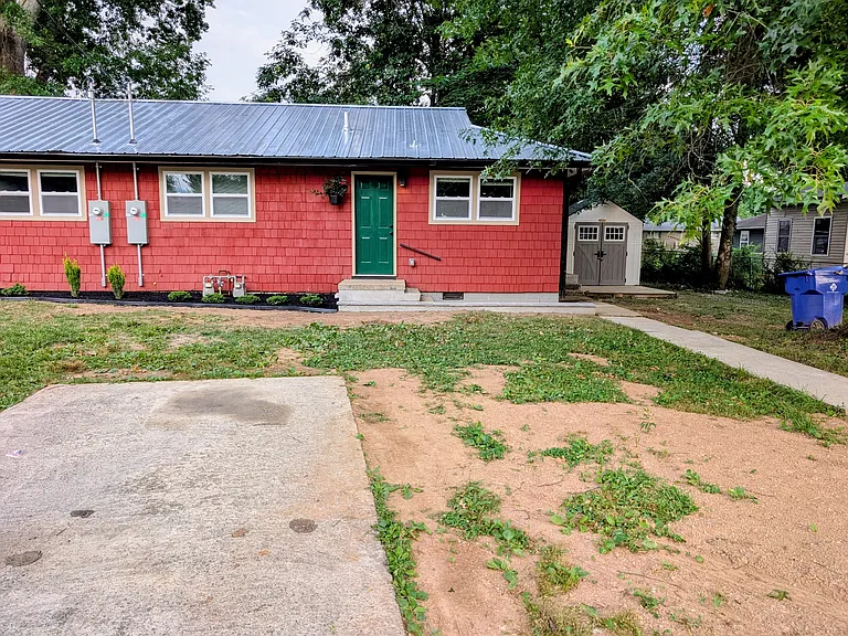 101 Marshall Cir — Photo 1