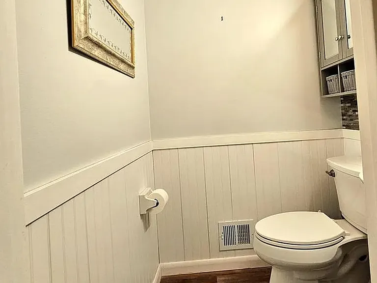 15110 Catalpa Ct — Photo 12
