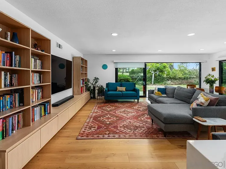 8383 Cliffridge Ln — Photo 9