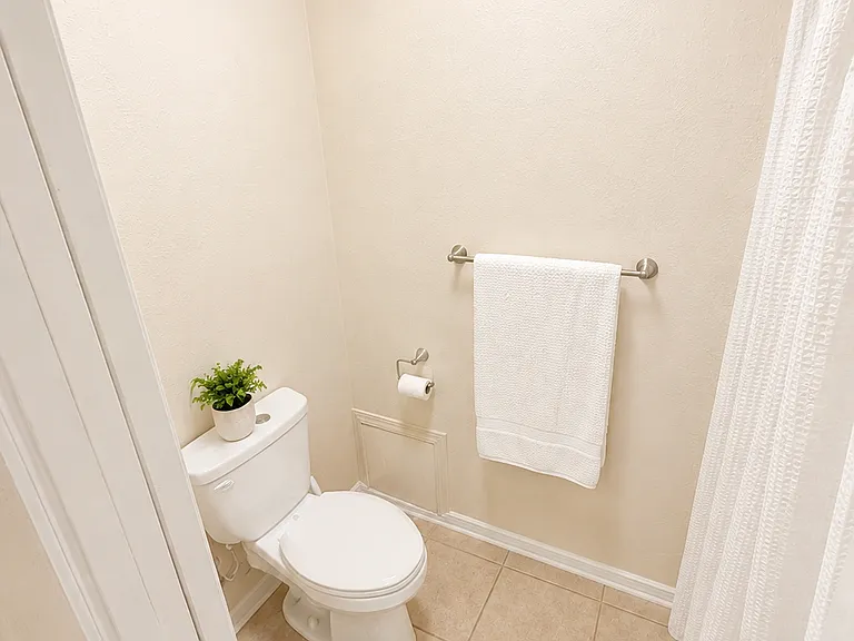 11504 Phoenix Ave NE — Photo 30