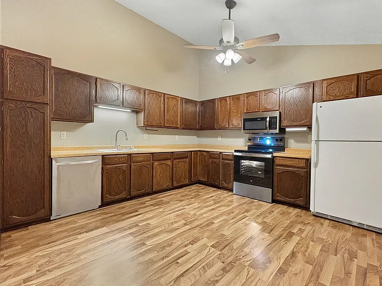 7680 Silver Lake Rd #7680 — Photo 8