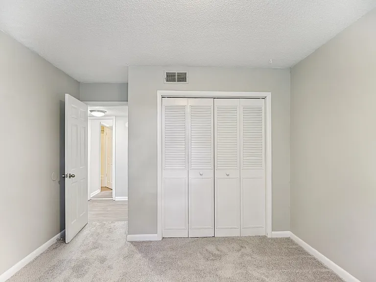 Willow Apartments — Photo 48