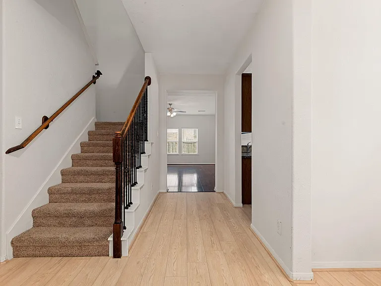 21426 Venture Park Dr — Photo 8