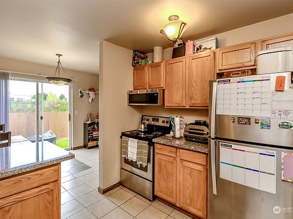 3rd image of 16122 to 16124 Prairie Heights Street SE