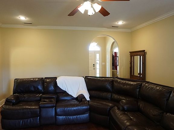 4th image of 3825 Orchard Way
