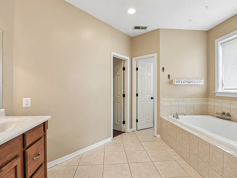 1097 Underwood Rd — Photo 36