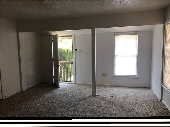 3rd image of 1109 S Crockett Dr