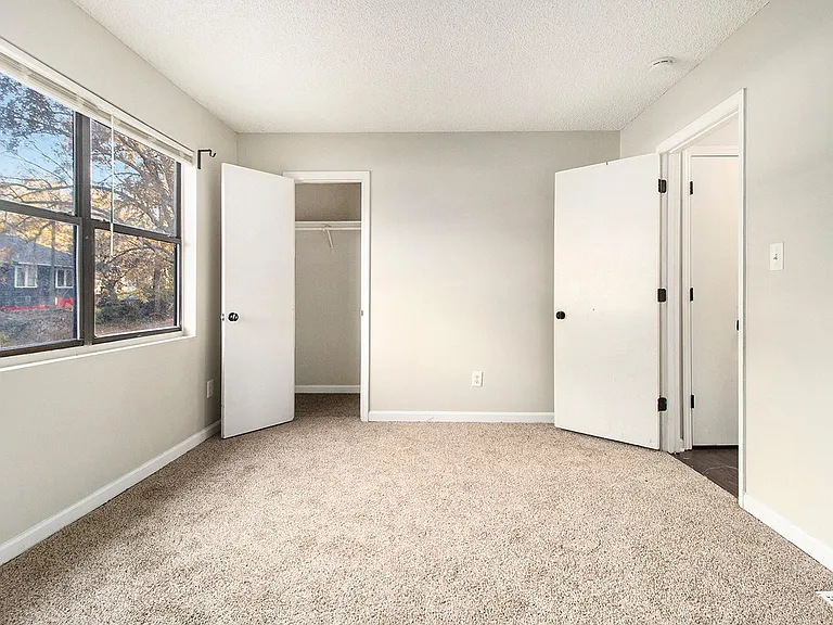 776 Azalia St SW — Photo 5