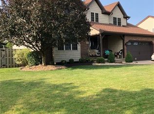 32 Fieldstone Ln, Lancaster, NY 14086