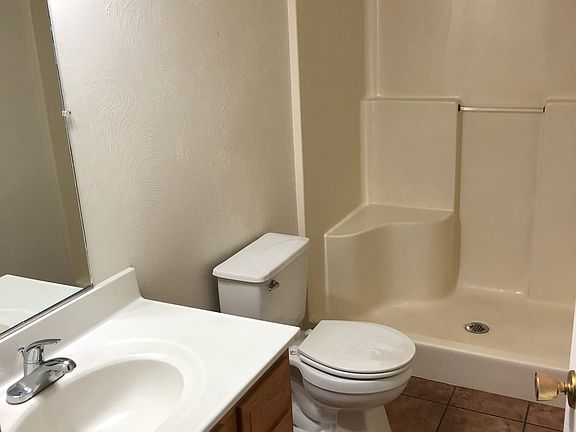 4th image of 505 Center St