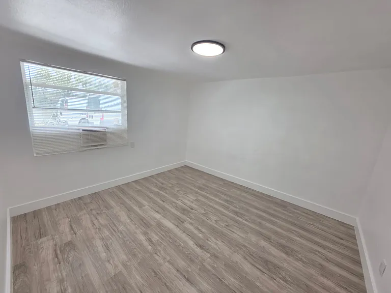 420 Fairfax Dr #1 — Photo 5