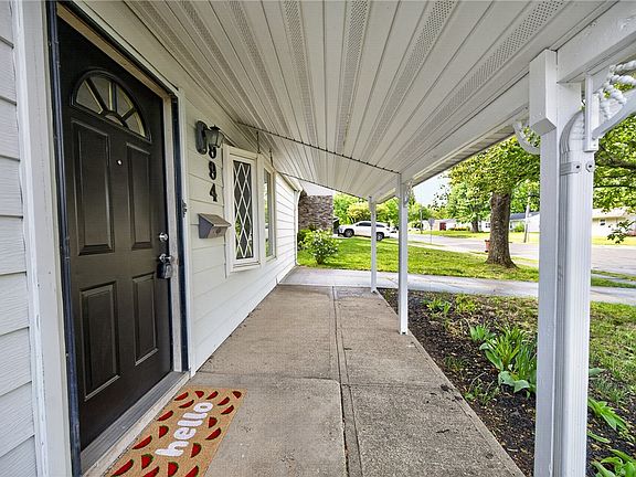 3rd image of 994 Olympia Dr