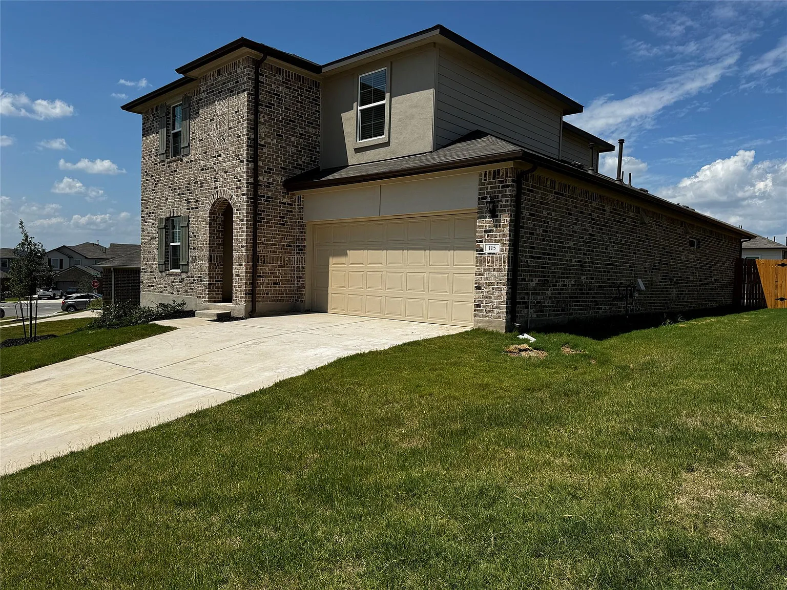 5 bed, 3.0 bath, 2733 sqft, $2,795 — Photo 2