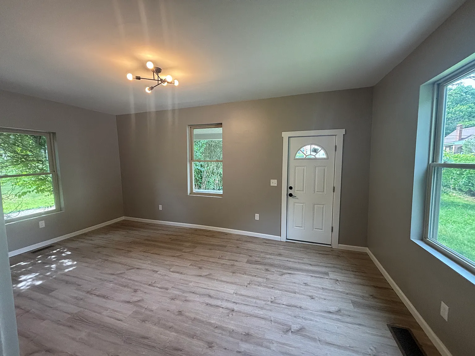 2 bed, 1150 sqft, $1,595 — Photo 3