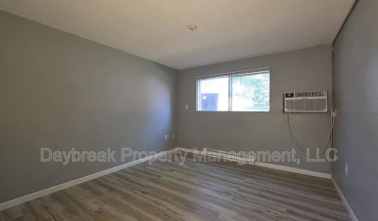 32 10th Ave N #6 — Photo 3