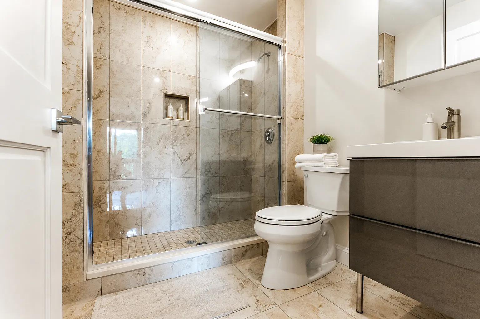 1 bed, 600 sqft, $3,400 — Photo 2
