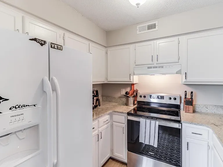 1050 Planters Pl — Photo 7