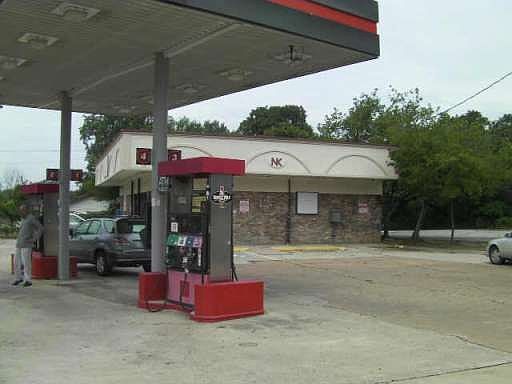 1st image of 401 W 6th St