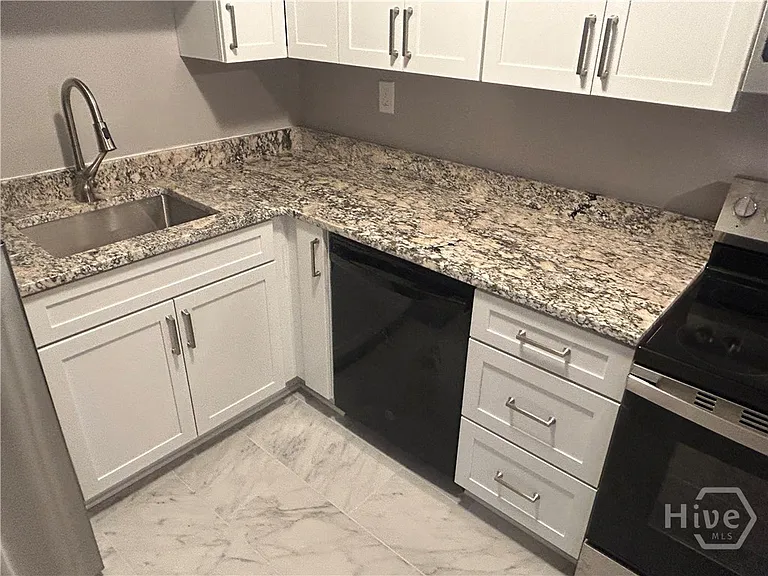 1020 Tuxedo Ln — Photo 13