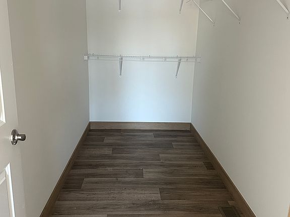 5th image of 203 E 37th Pl