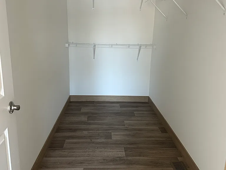 203 E 37th Pl — Photo 5
