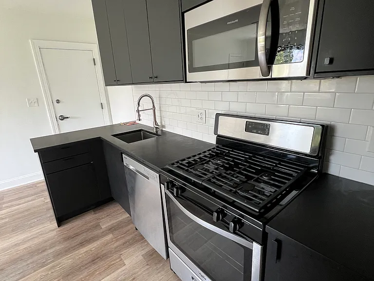 239 12th Pl NE #3 — Photo 28