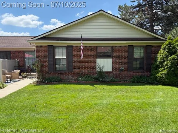 40219 Newport Dr, Plymouth, MI 48170