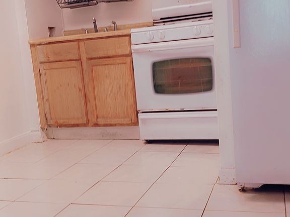 5th image of 939 W 32nd St APT 1G