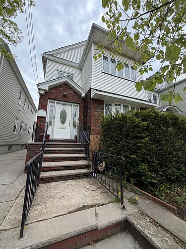 1043 Jefferson Ave Photo 1