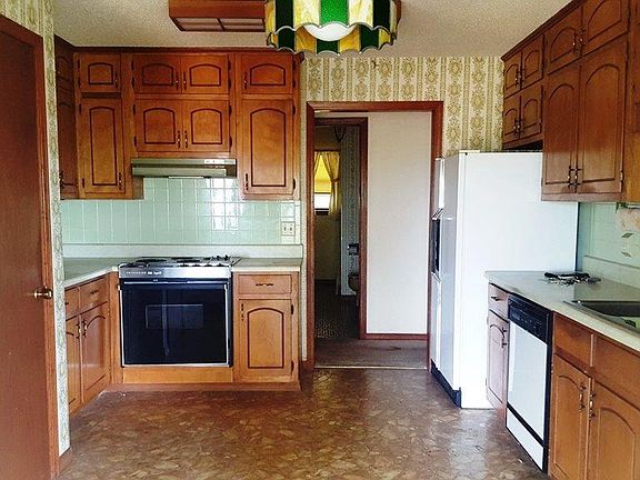 2nd image of 1210 Pleasant Valley Dr