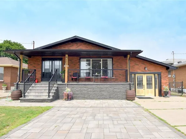 682 Mohawk Rd W, Hamilton, ON L9C 1X8
