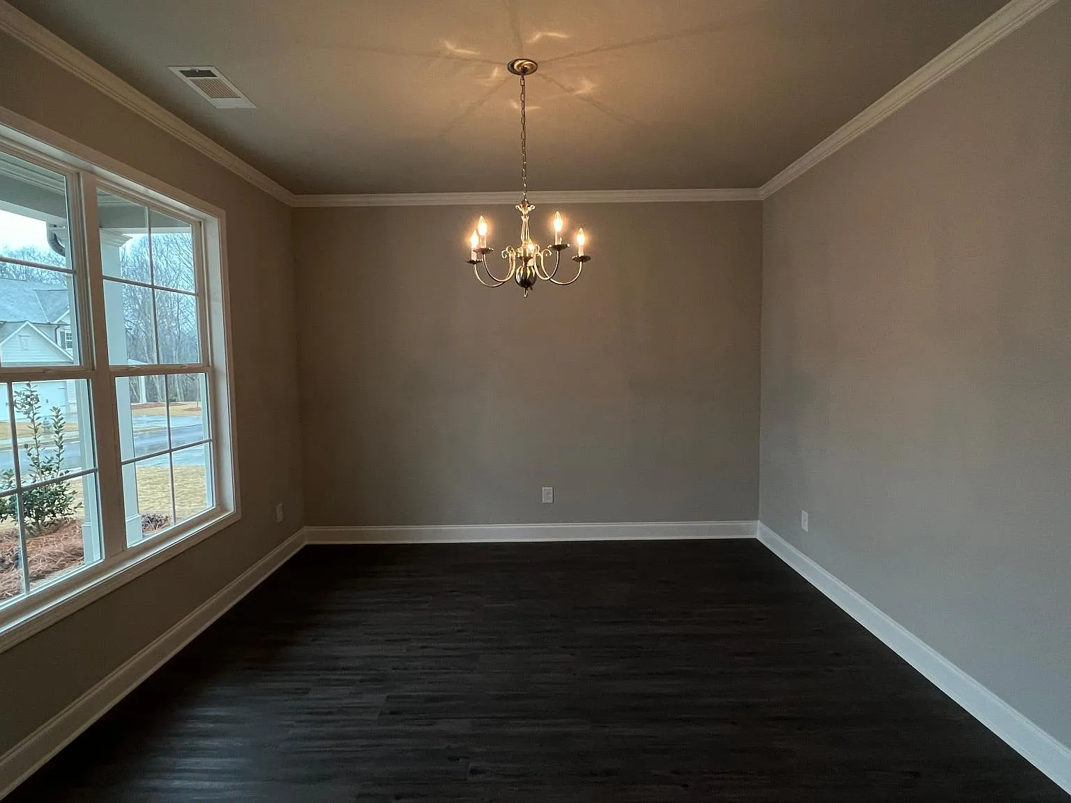 4 bed, 2.5 bath, 2370 sqft, $2,700 — Photo 3