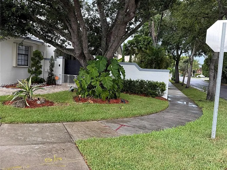 15158 NW 89th Ave — Photo 3