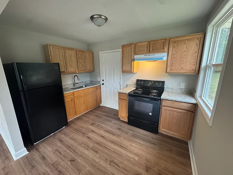 335 Hill Ave NW #B — Photo 5