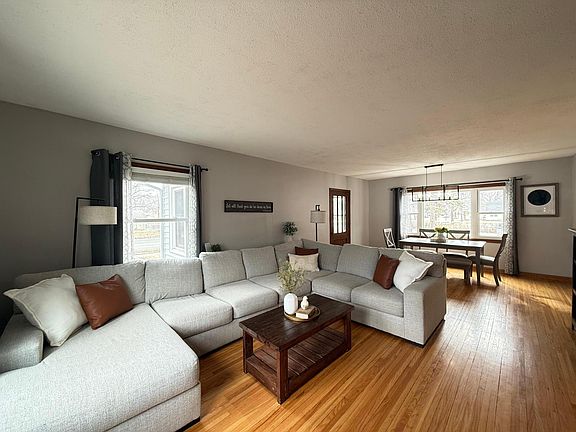 3rd image of 616 Lynn Rd SW